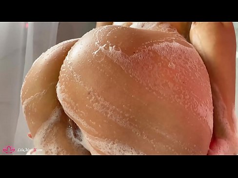 ❤️ Brunetka masturbuje kundičku s vibrátorom až do intenzívneho orgazmu v sprche Sex video na sk.porn-mate.ru